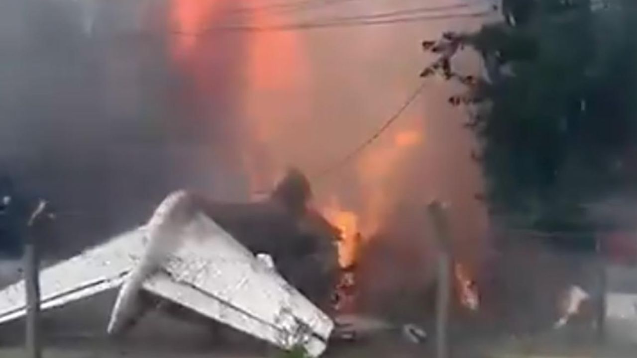 Aircraft Crashed: కుప్పకూలిన విమానం.. పైలట్, కో-పైలట్ మృతి