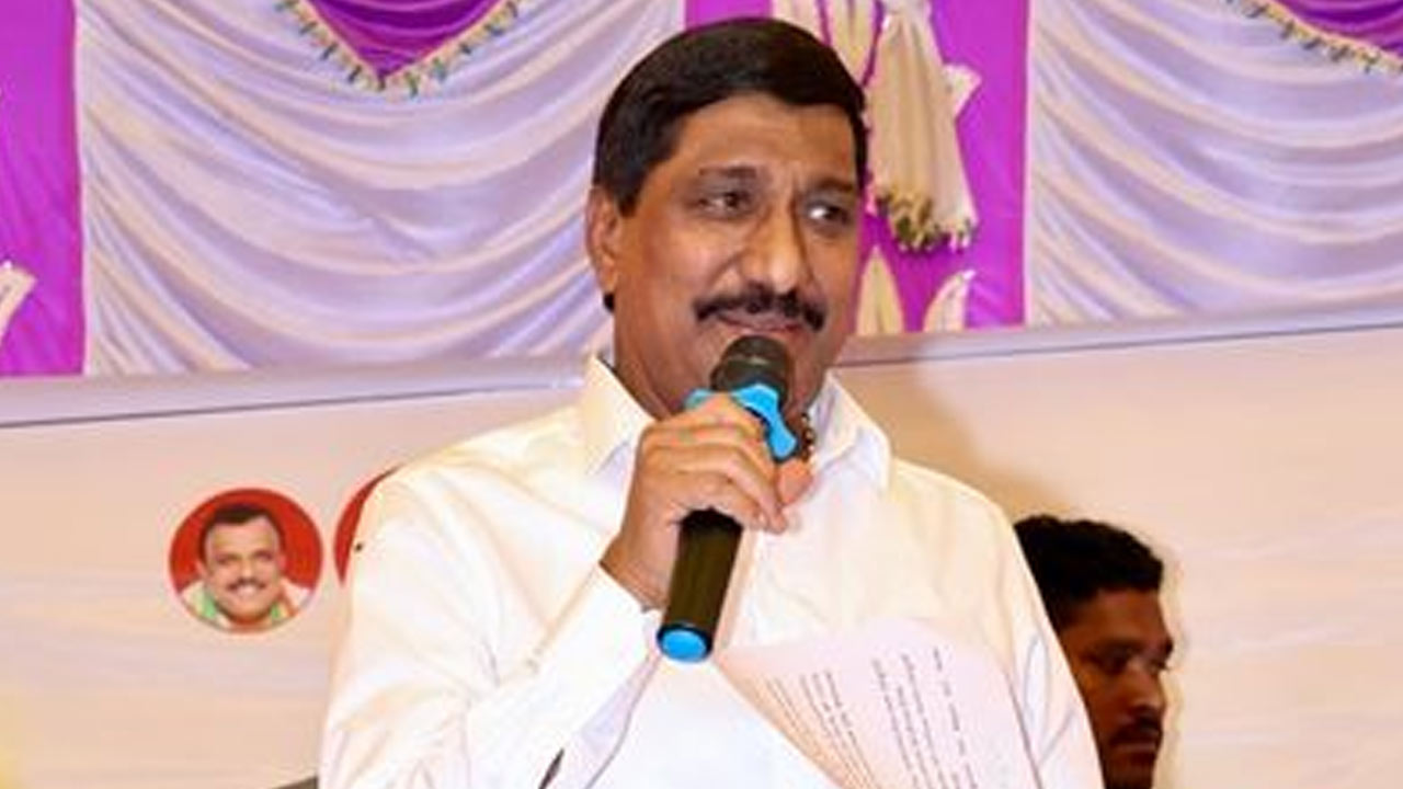 Minister BC Janardhan Reddy: రెవెన్యూ సదస్సులో వీఆర్‌వోపై ఫిర్యాదు.. తక్షణమే సస్పెండ్‌ చేయాలని మంత్రి ఆదేశాలు