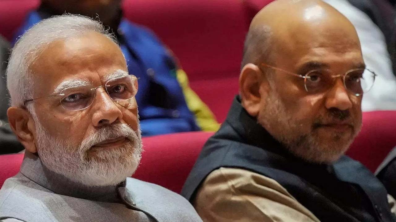 BJP: రాజ్యాంగంపై చర్చకు బీజేపీ సన్నాహాలు.. లోక్‌సభలో సమాధానం ఇవ్వనున్న ప్రధాని!