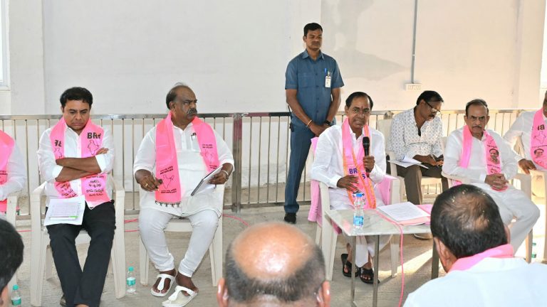 BRS: నేడు కేసీఆర్ అధ్యక్షతన బీఆర్ఎస్ఎల్పీ భేటీ..