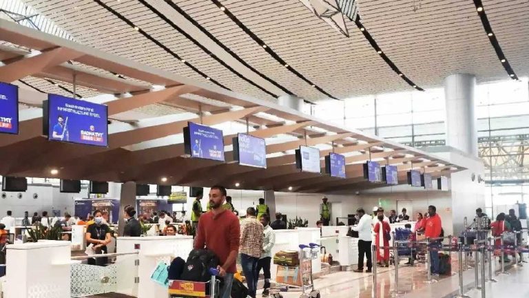 Air Travel: విమాన ప్రయాణికులకు అలర్ట్.. లగేజ్ బరువు, పరిమితిపై కొత్త నిబంధనలు..