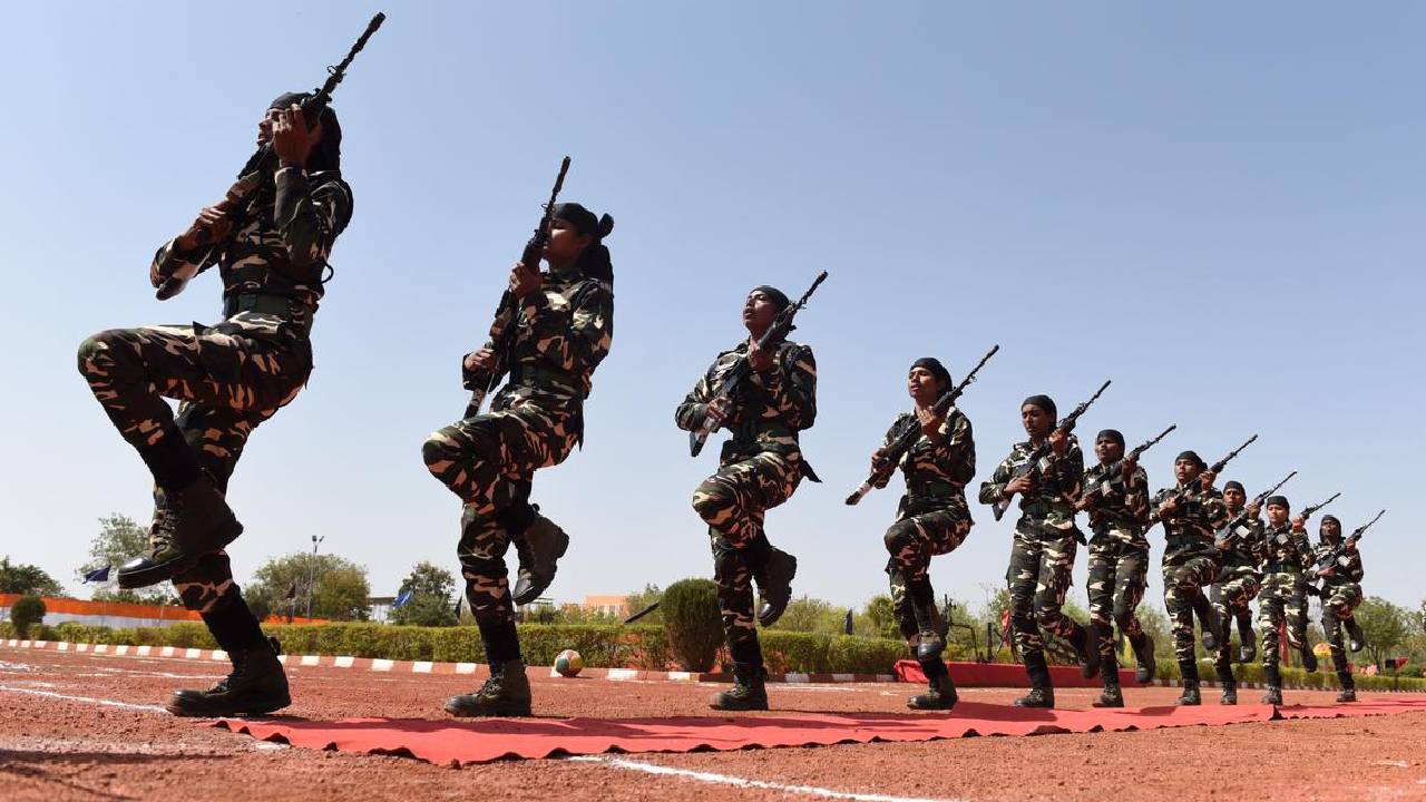 CAPF: పారామిలిటరీలో పెరిగిన ఆత్మహత్యలు, 100 రోజుల లీవ్ పాలసీతో ఉపశమనం: హోం మినిస్ట్రీ..