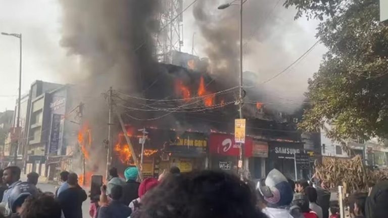 Fire Accident: దేశ రాజధానిలో అగ్నిప్రమాదం.. భారీగా చెలరేగిన మంటలు