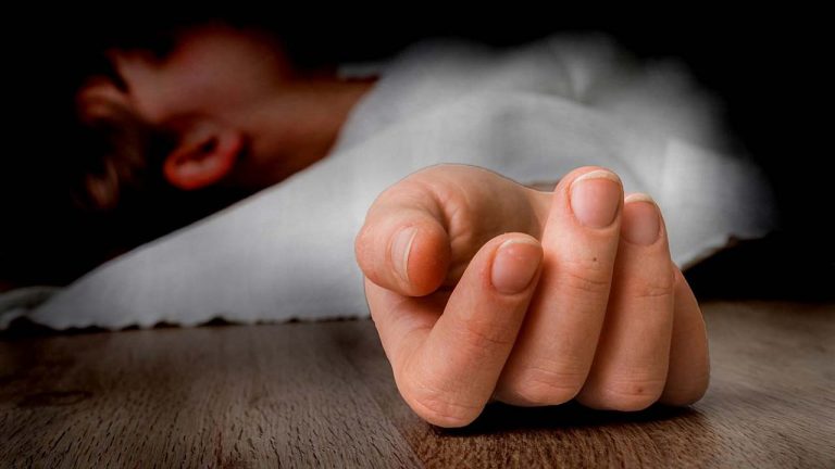 Delhi: విషాదం.. హాస్టల్‌లో ఇద్దరు పీజీ విద్యార్థుల మృతి