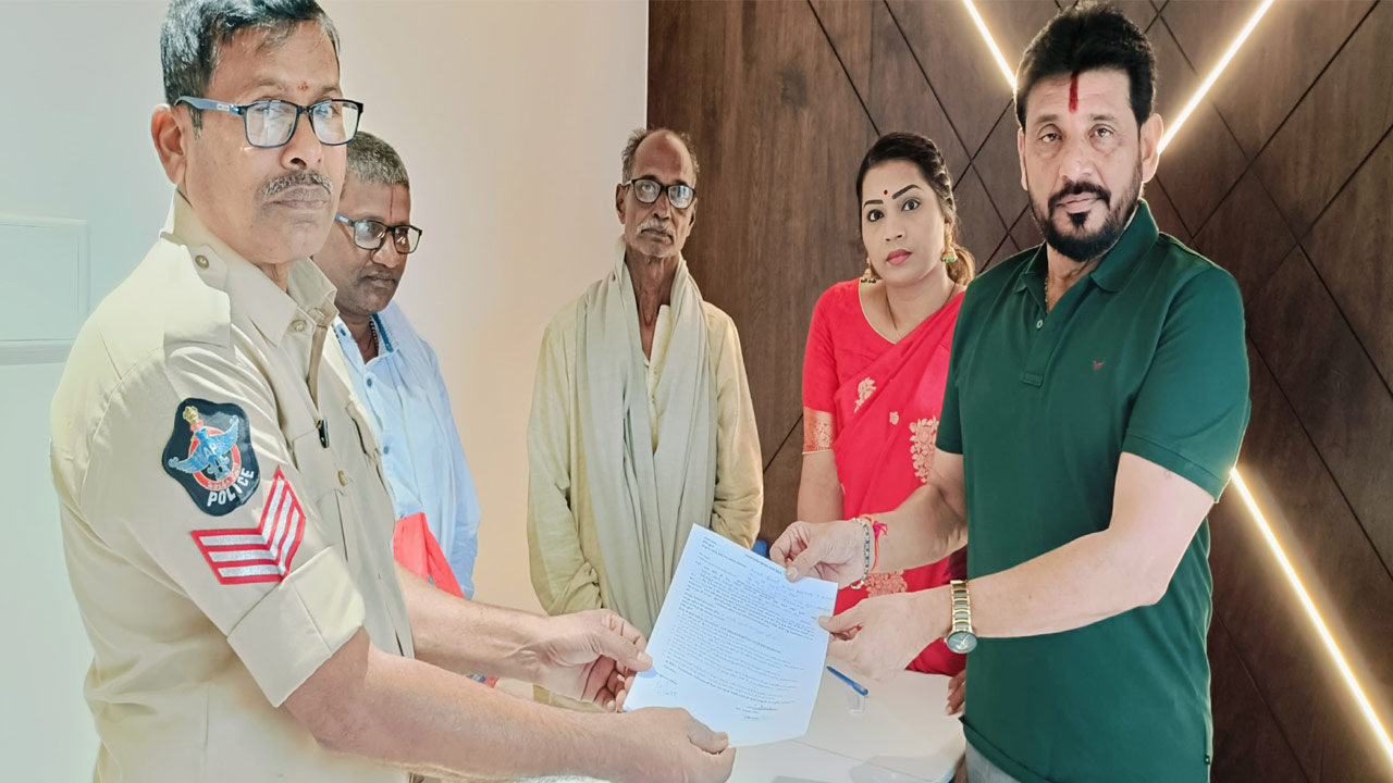 Duvvada Srinivas: ఎమ్మెల్సీ దువ్వాడ శ్రీనివాస్‌కు నోటీసులు జారీ చేసిన పోలీసులు