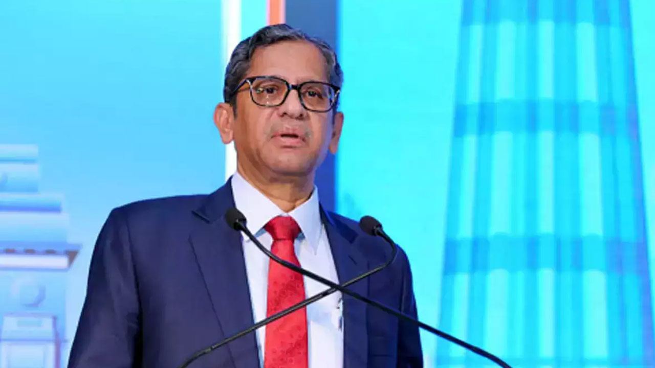 Justice NV Ramana: విదేశీ ఉద్యోగం కోసం మాతృభాషను మర్చిపోతున్నారు..