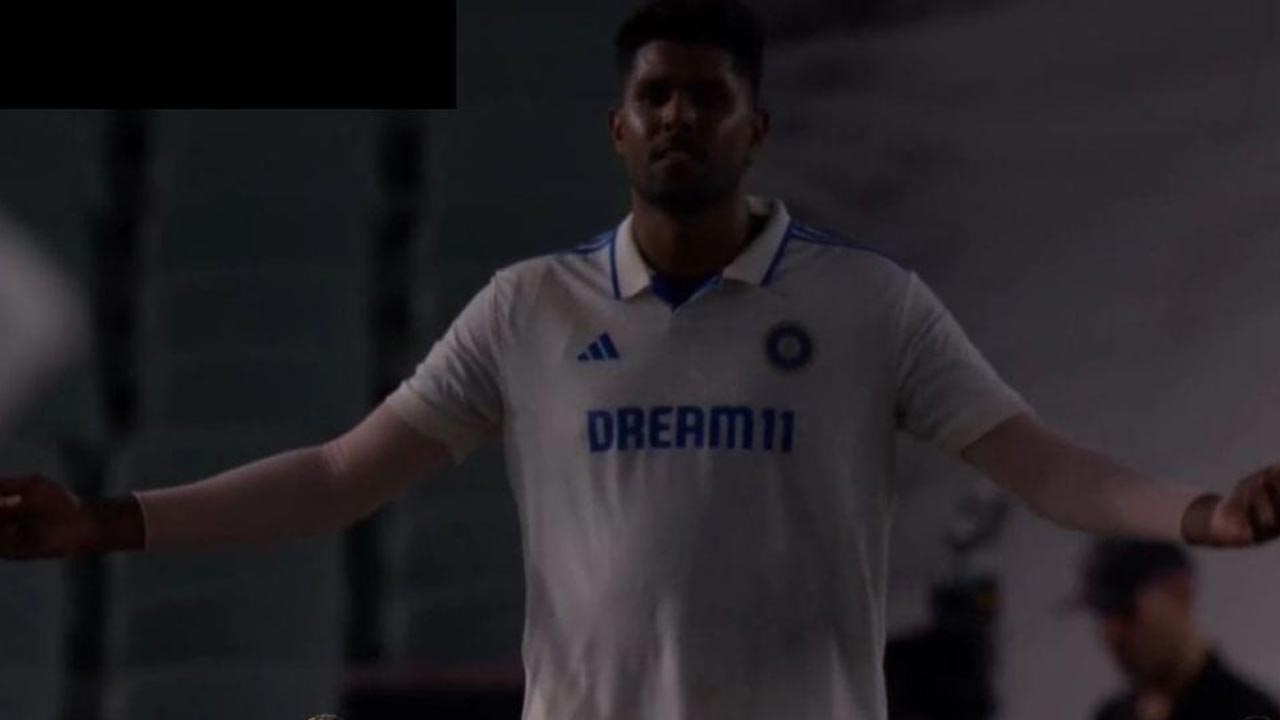 IND vs AUS: మ్యాచ్ మధ్యలో పవర్ కట్.. ట్రోల్స్‌తో ఇచ్చిపడేస్తున్న నెటిజన్లు