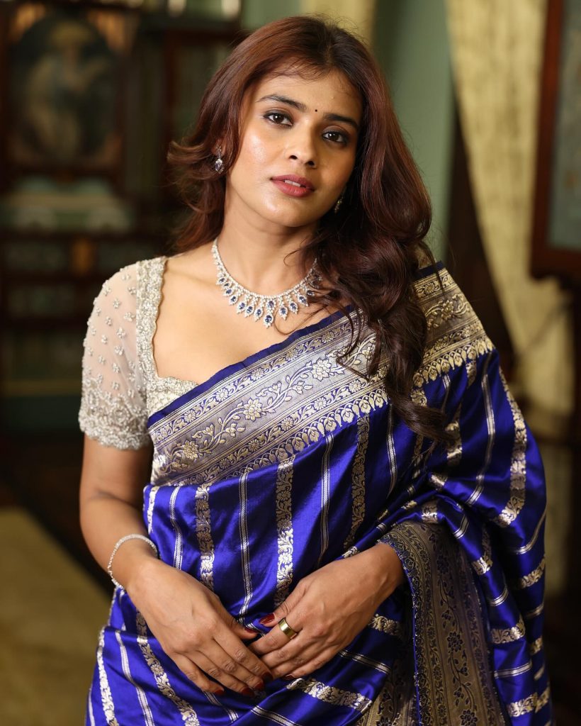 Hebah Patel 15