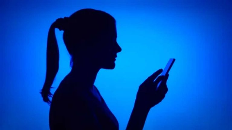 Karnataka: సెల్‌ఫోన్ చూడొద్దని తల్లి మందలింపు.. విద్యార్థిని ఏం చేసిందంటే..!