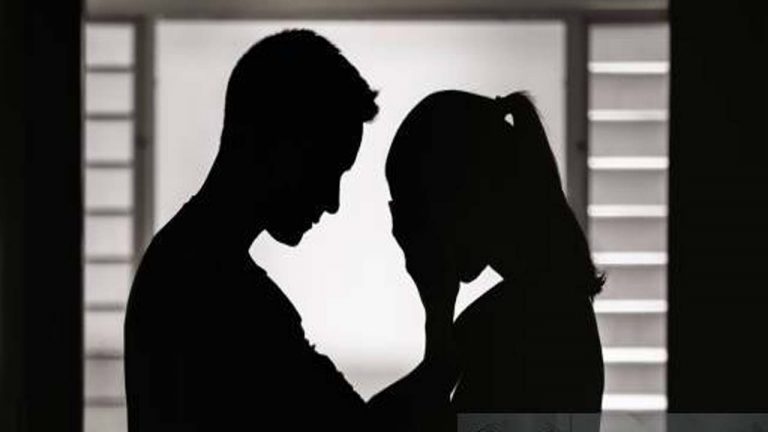 Delhi: యువకుడితో రెడ్‌హ్యాండెడ్‌గా పట్టుబడ్డ భార్య.. భర్త ఏం చేశాడంటే..!