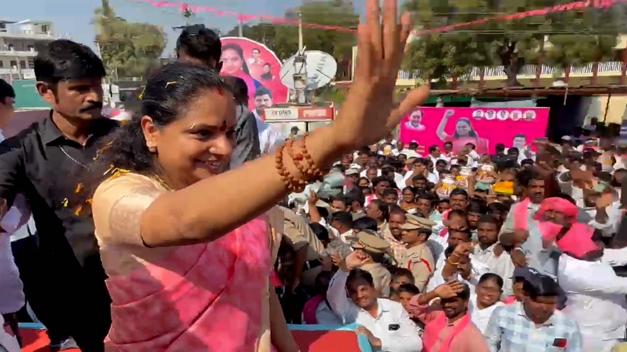 MLC Kavitha: కేసీఆర్‌ను ఎదుర్కొనే దమ్ములేక.. నాపై, కేటీఆర్ పై అక్రమ కేసులు పెట్టారు..