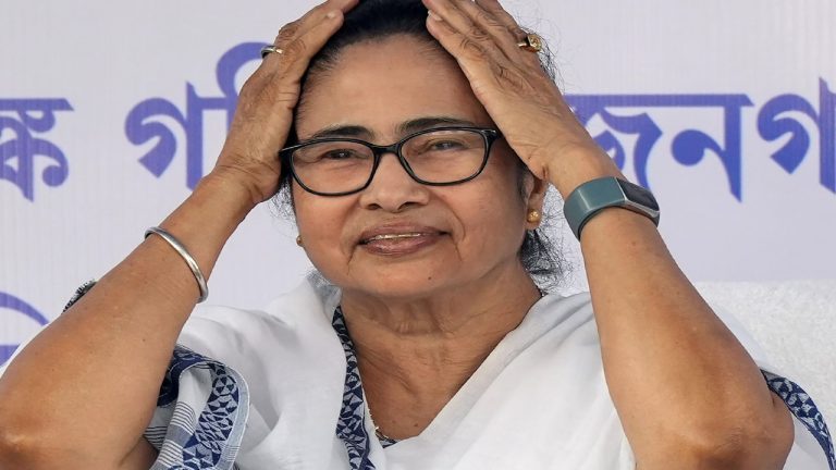 West Bengal : మమతా బెనర్జీకి రూ.11 కోట్లకు నోటీసు పంపిన బెంగాల్ గవర్నర్