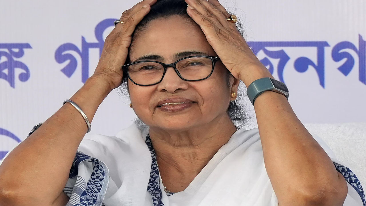 West Bengal : మమతా బెనర్జీకి రూ.11 కోట్లకు నోటీసు పంపిన బెంగాల్ గవర్నర్