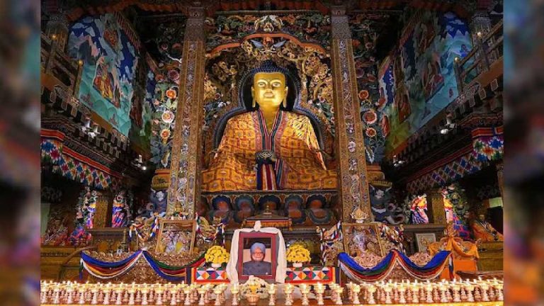 Manmohan Singh: మన్మోహన్ సింగ్ కోసం భూటాన్ ప్రత్యేక ప్రార్థనలు..