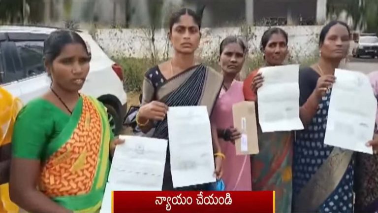 Medak: డ్వాక్రా డబ్బుతో మహిళ పరార్.. రుణాలు చెల్లించాలని బాధితులకు బ్యాంకు నోటీసులు