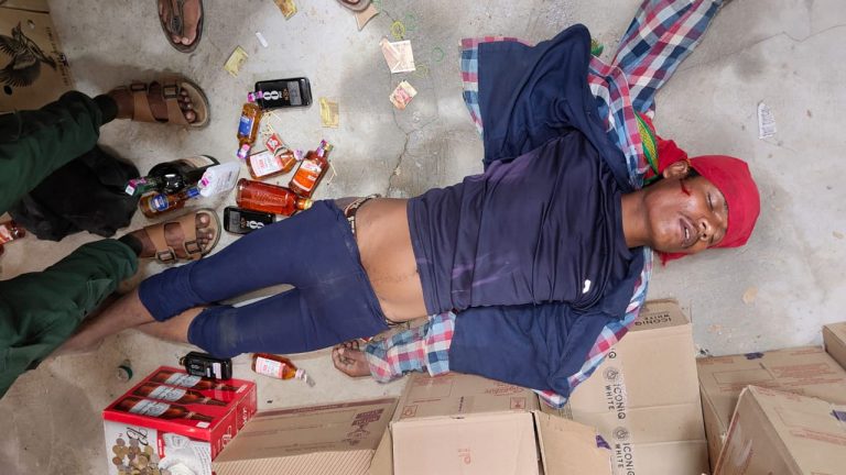 Medak: మద్యం షాపులో దొంగతనానికి వచ్చిన దొంగ.. కిక్కులో ఏం చేశాడంటే..?