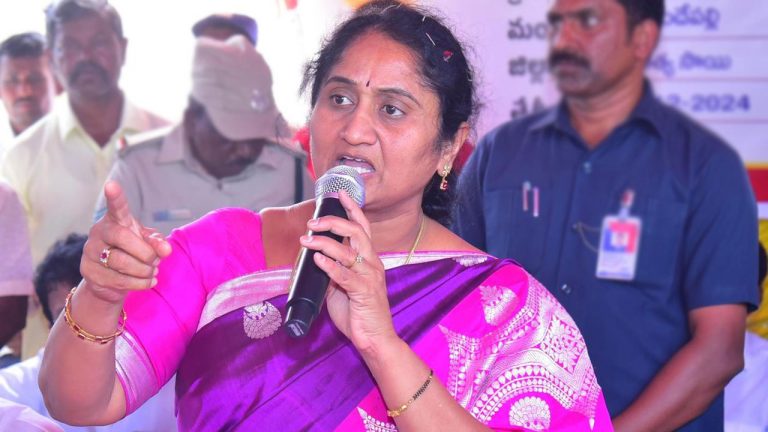 Minister Savitha: మూడు రాజధానుల పేరిట సీమకు తీరని ద్రోహం.. జగన్‌పై మంత్రి ఫైర్‌..