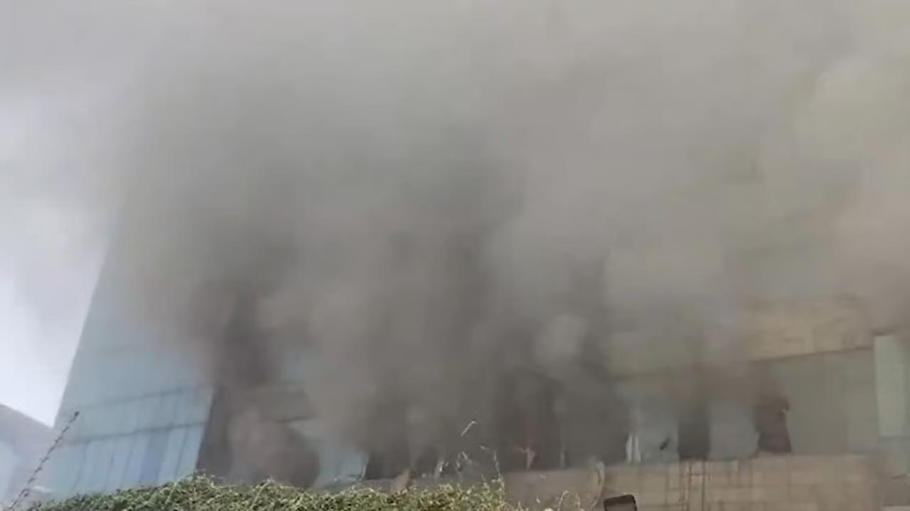 Fire Accident: ముంబైలో భారీ అగ్ని ప్రమాదం.. స్పాట్‌కు 10 ఫైరింజన్లు (వీడియో)