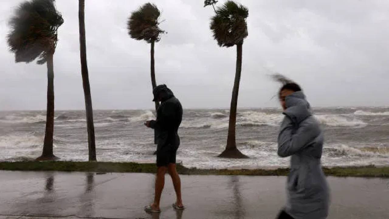 Darragh Storm : కరెంటు కట్, కూలిన వందలాది చెట్లు, రవాణా బంద్… ఉత్తర ఐర్లాండ్ ను వణికిస్తోన్న డార్రాగ్ తుఫాను