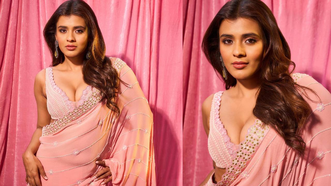 Hebah Patel : చీరకట్టులో ఉప్పొంగే అందాలతో ఉక్కిరి బిక్కిరి చేస్తున్న హెబ్బా పటేల్
