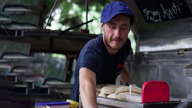 Success Story: చదువు కోసం ఇండియా వచ్చిన ఫ్రెంచ్ వ్యక్తి.. శాండ్‌విచ్‌లు అమ్ముతూ నెలకు రూ.4 కోట్లు సంపాదన!