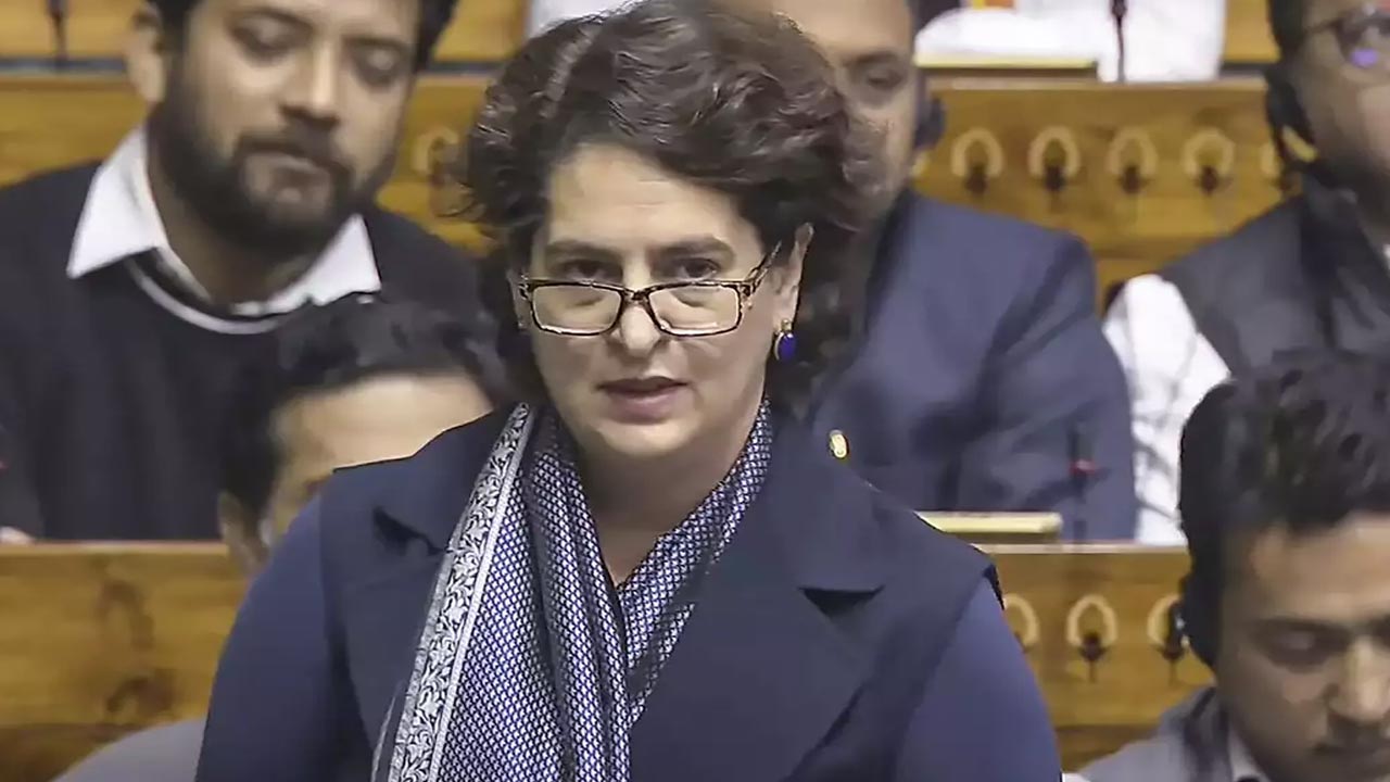 Priyanka Gandhi: రాజ్యాంగం అంటే సంఘ్‌బుక్‌ కాదు.. సంవిధాన్‌!