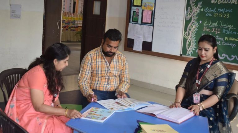 Parenting Tips: మీ పిల్లల పేరెంట్స్ మీటింగుకు వెళ్తున్నట్లయితే టీచర్‌ని ఈ ప్రశ్నలు అడగడం మరవద్దు