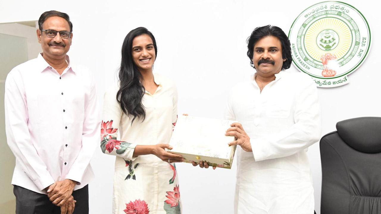 PV Sindhu: తన వివాహానికి పవన్‌ కల్యాణ్‌ను ఆహ్వానించిన పీవీ సింధు