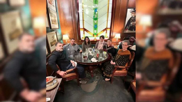 Rahul Gandhi: కుటుంబంతో రెస్టారెంట్‌లో ఎంజాయ్ చేస్తున్న రాహుల్ గాంధీ..