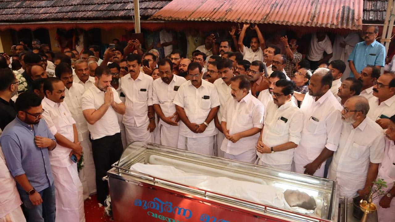 Rahul Gandhi: సోనియా గాంధీ పర్సనల్ సెక్రటరీ పీపీ మాధవన్‌ మృతదేహానికి రాహుల్ నివాళులు..