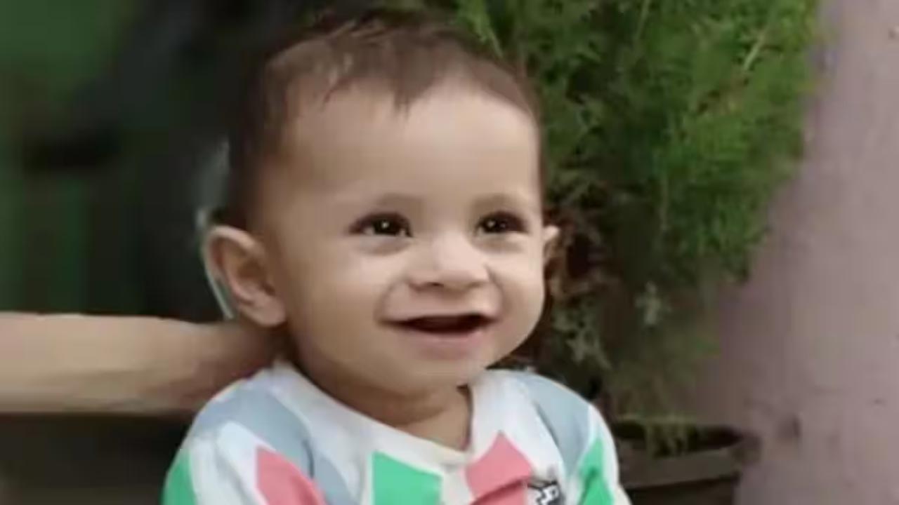 Tragedy: ఆడుకుంటూ విక్స్‌ మూత మింగి 14 నెలల చిన్నారి మృతి..