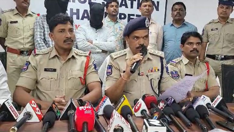 Medchal: జల్సాలకి అలవాటు పడి ఈజీ మనీ కోసం చైన్ స్నాచింగ్.. ఇద్దరు అరెస్ట్