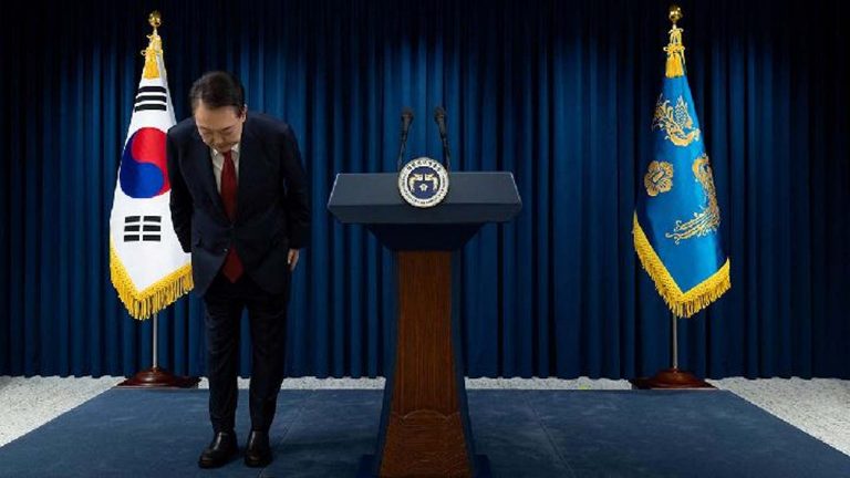 South Korea: దక్షిణ కొరియా అధ్యక్షుడి కార్యాలయంపై దాడి..