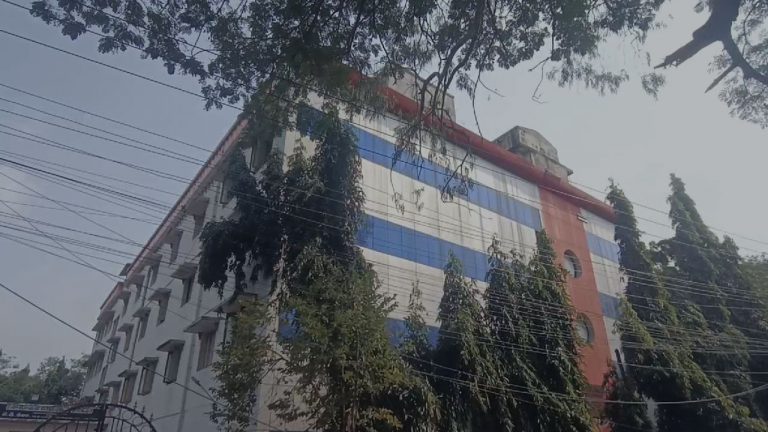 Student Delivery: హాస్టల్‌లో ఆడబిడ్డకు జన్మనిచ్చిన 19 ఏళ్ల ఫార్మసీ విద్యార్థిని