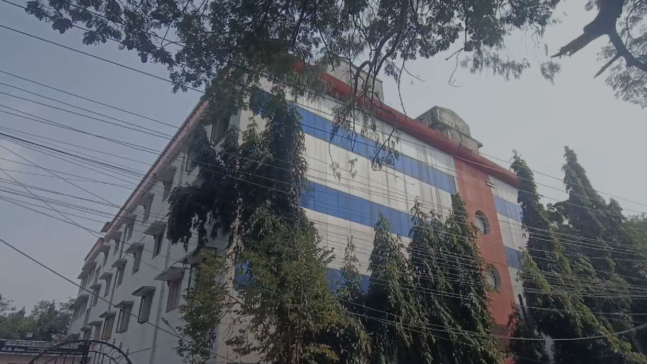 Student Delivery: హాస్టల్‌లో ఆడబిడ్డకు జన్మనిచ్చిన 19 ఏళ్ల ఫార్మసీ విద్యార్థిని