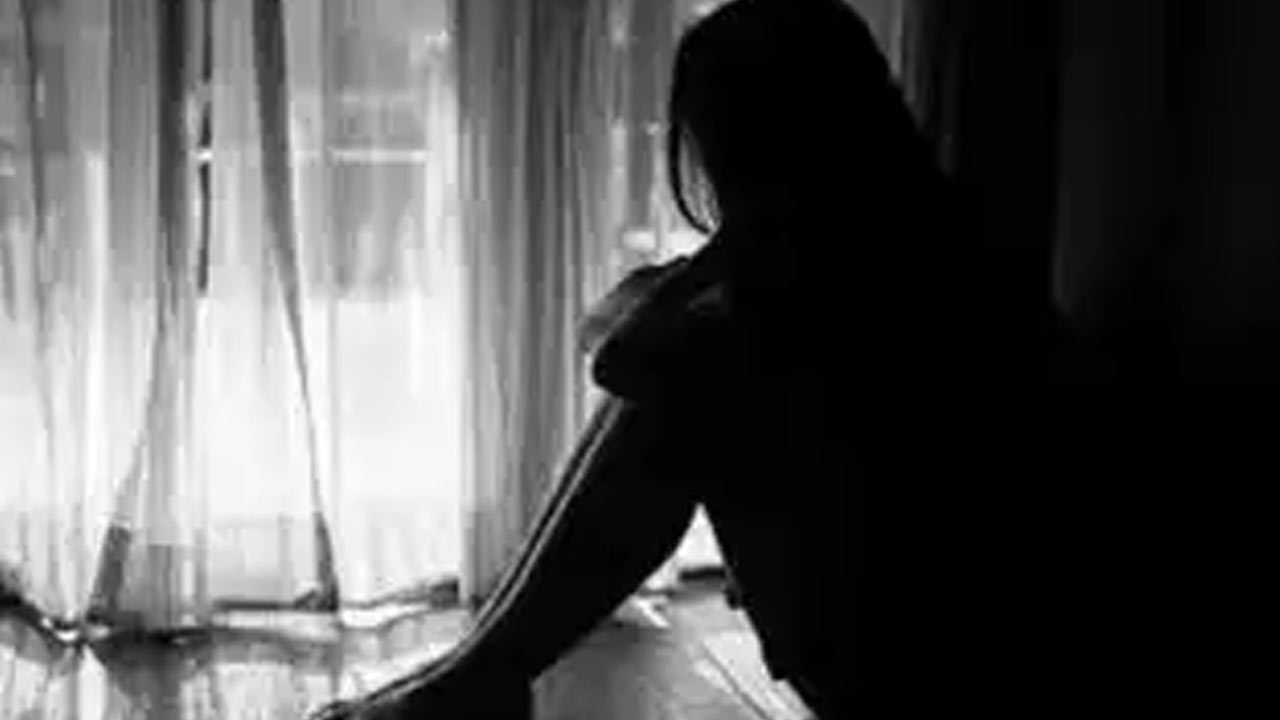 Loan App Harassment: లోన్‌ యాప్‌ వేధింపులు.. శ్రీశైలం శిఖరం సమీపంలో యువతి ఆత్మహత్యాయత్నం..