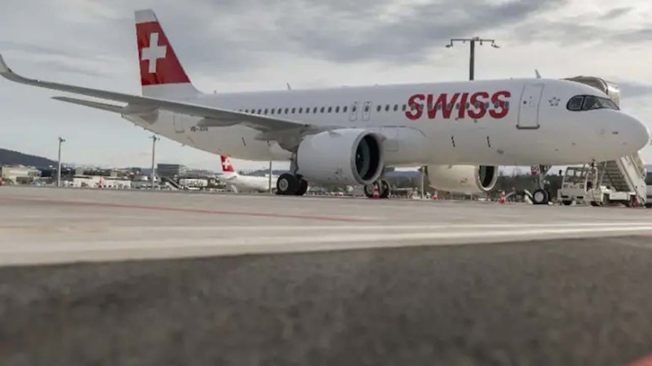 Flight: విమానంలో దంపతుల లైంగిక చర్య.. వీడియో వైరల్!