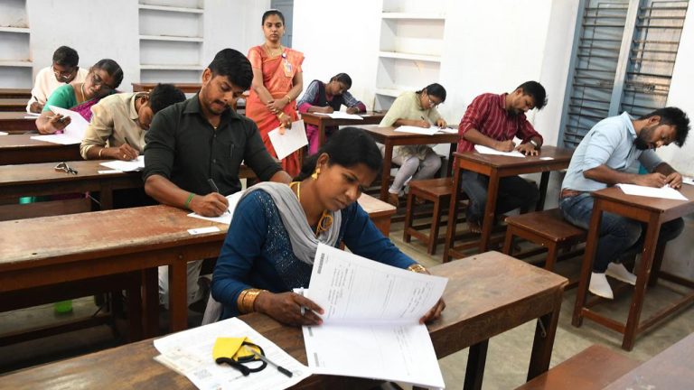 TGPSC Group 2 Exam: రేపటి నుంచి గ్రూప్‌-2 పరీక్షలు.. ఓఎంఆర్‌ పద్ధతిలో పరీక్షల నిర్వహణ..