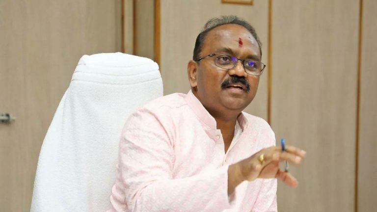 Vaikunta Dwara Darshan 2025: వైకుంఠ ద్వార దర్శనం ఏర్పాట్లపై టీటీడీ ఈవో సమీక్ష.. భక్తులకు కీలక సూచనలు