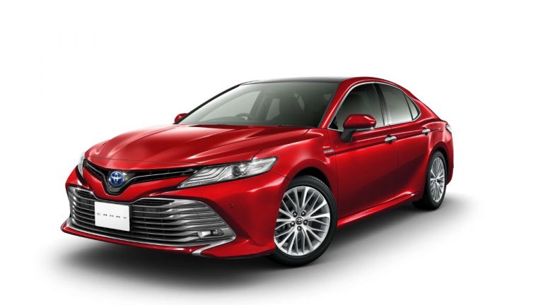 Toyota Camry: స్టైలిష్ లుక్, అబ్బురపరిచే ఫీచర్లతో మార్కెట్లో విడుదలైన టయోటా క్యామ్రీ