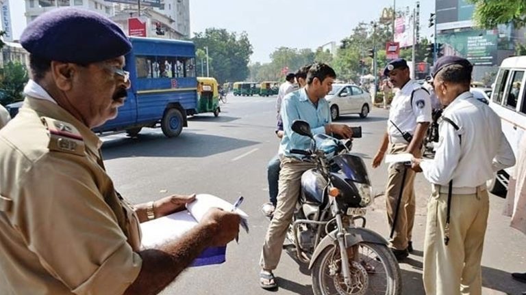 Traffic Challan: హెల్మెట్ లేకుండా బైక్ నడిపినందుకు రూ.10 లక్షల చలాన్