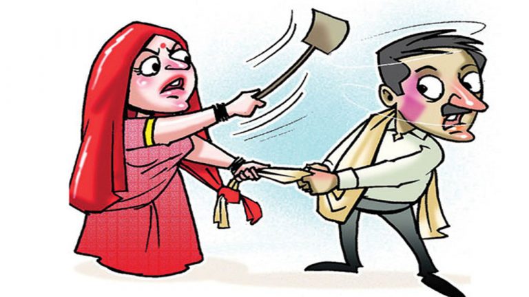 UP: దారుణం.. భర్తను కొట్టి ఇంట్లో నుంచి గెంటేసిన భార్య.. ఎందుకంటే?