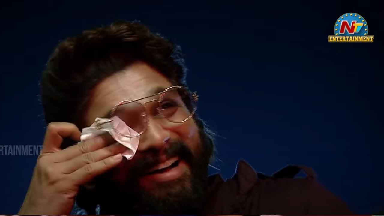 Sukumar: సుకుమార్ మాటలకు కన్నీళ్లు పెట్టుకున్న అల్లు అర్జున్