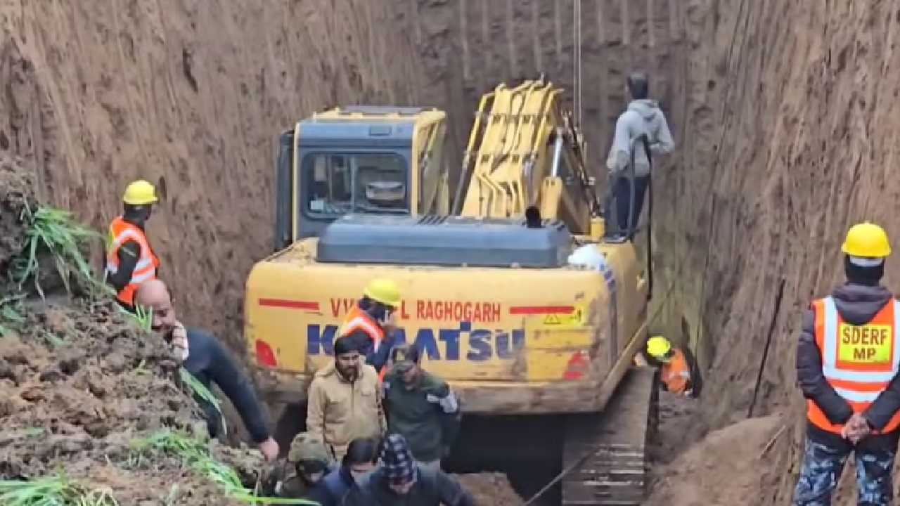 Borewell Incident: 16 గంటల రెస్య్కూ విఫలం.. బోరుబావిలో పడిన బాలుడు మృతి..