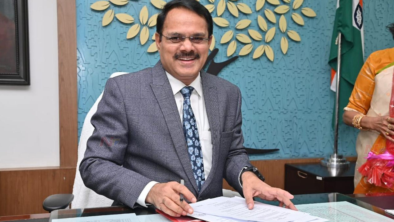 Burra Venkatesham: గ్రూప్‌ -2 అభ్యర్థులు ఇబ్బందులు పడకుండా ఏర్పాట్లు..