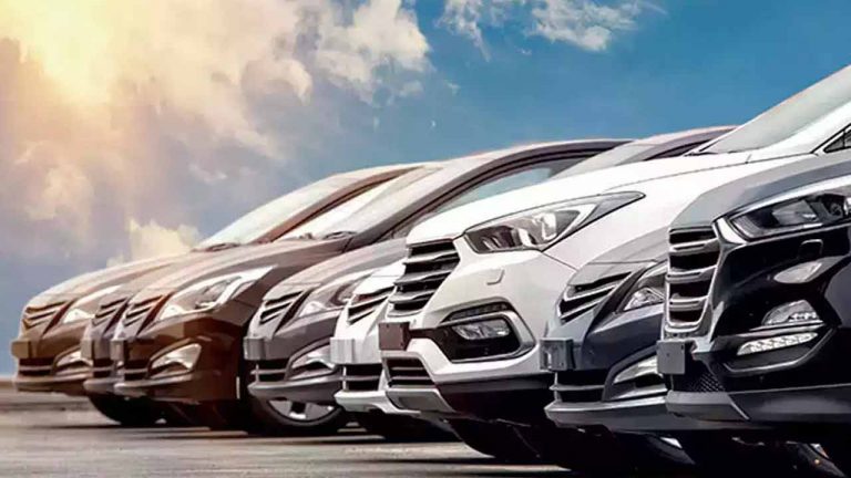 Car Sales Slow Down: ట్రంప్ సుంకాల ప్రభావం.. కార్లు కొనడానికి భయపడుతున్న జనం..!