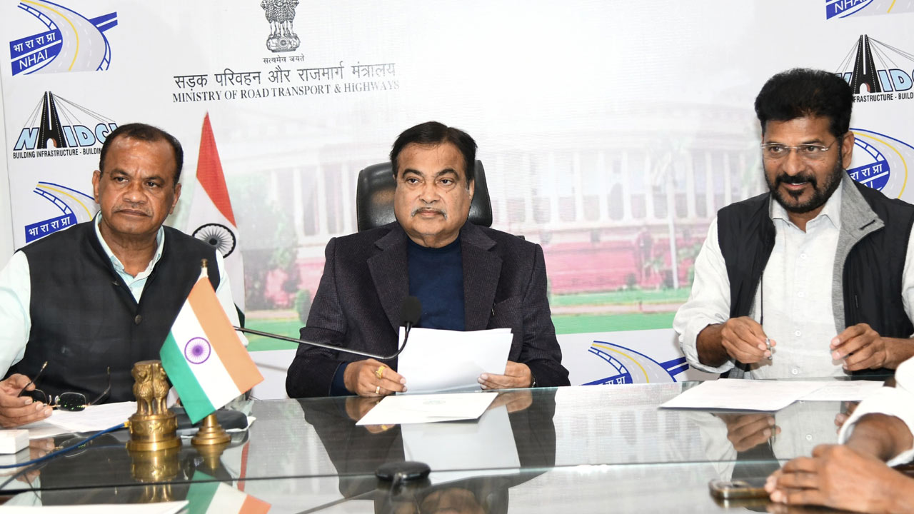 CM Revanth Reddy : నితిన్ గడ్కారీ తో ముగిసిన తెలంగాణ సీఎం రేవంత్‌ రెడ్డి భేటీ