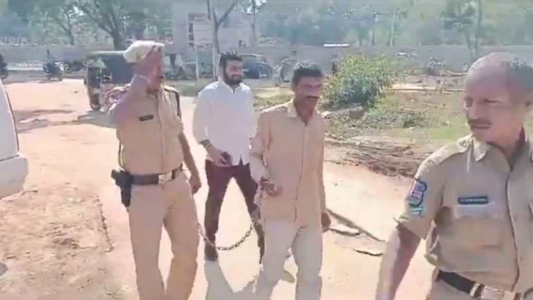 Lagacherla : రైతు ఈర్యా నాయక్‌కి బేడీల కేసు విచారణలో సంచలన విషయాలు