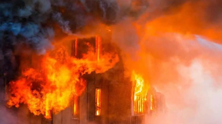 Hyderabad: హైదరాబాద్ పాత బస్తీలో అగ్ని ప్రమాదం…