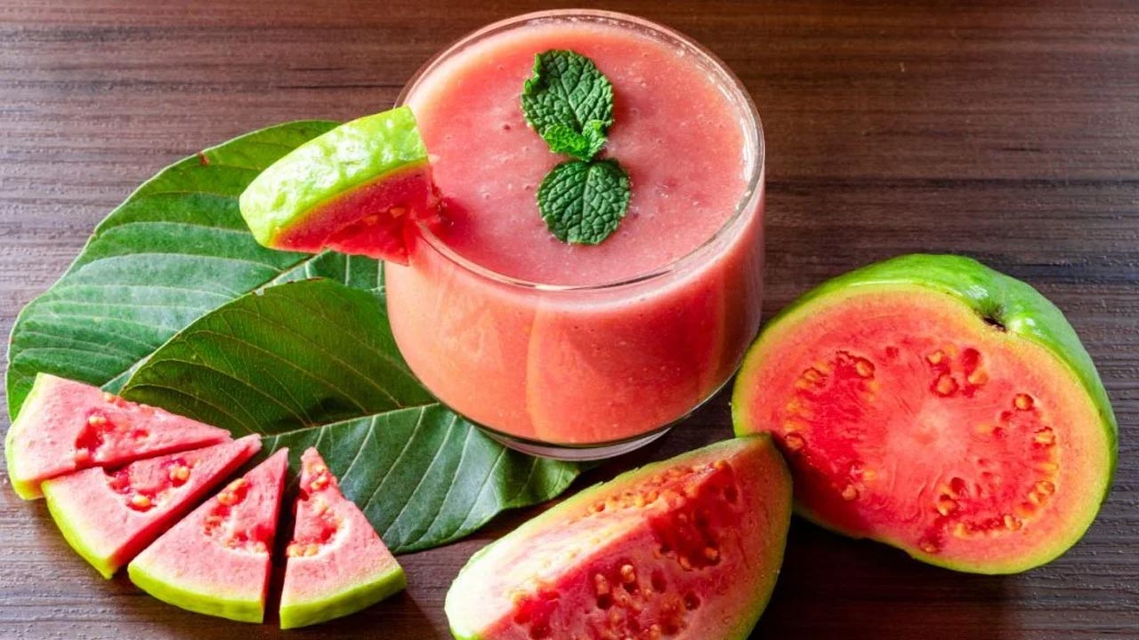 Guava Juice: చలికాలంలో ఇది ట్రై చేయండి.. ముఖంలో మెరుపు, రోగనిరోధక శక్తి, ఇంకెన్నో లాభాలు